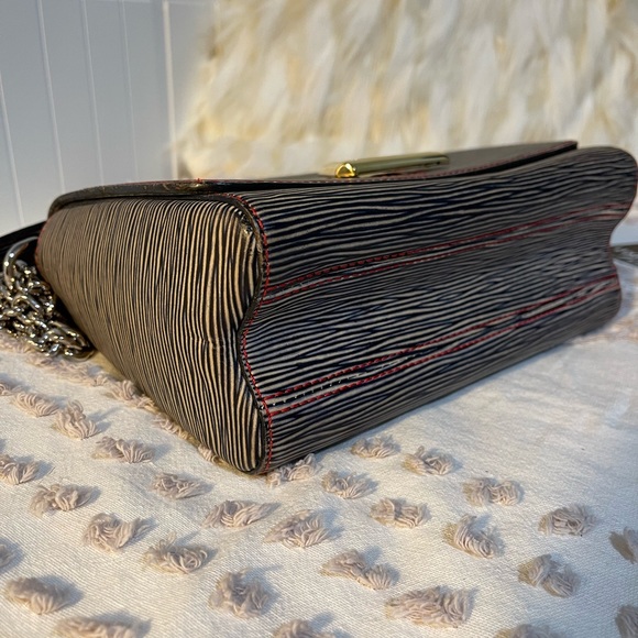 ✨SOLD✨Louis Vuitton Twist MM - Picture 8 of 15